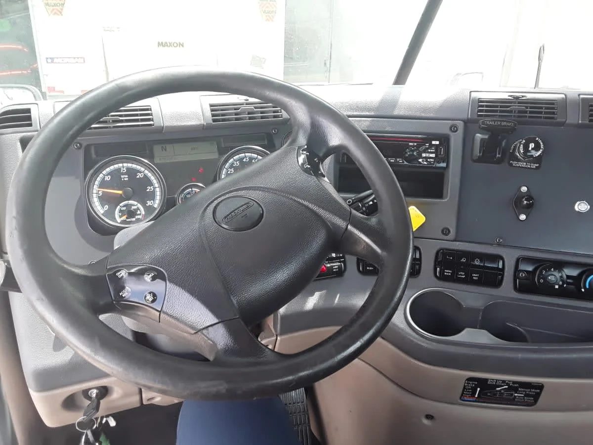 2018 Freightliner Cascadia in Kansas City, MO — photo 8