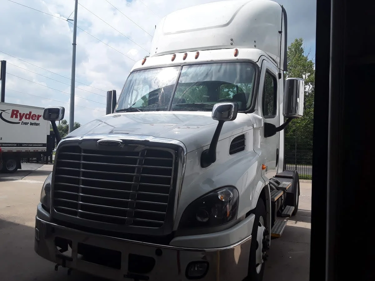 2018 Freightliner Cascadia in Kansas City, MO