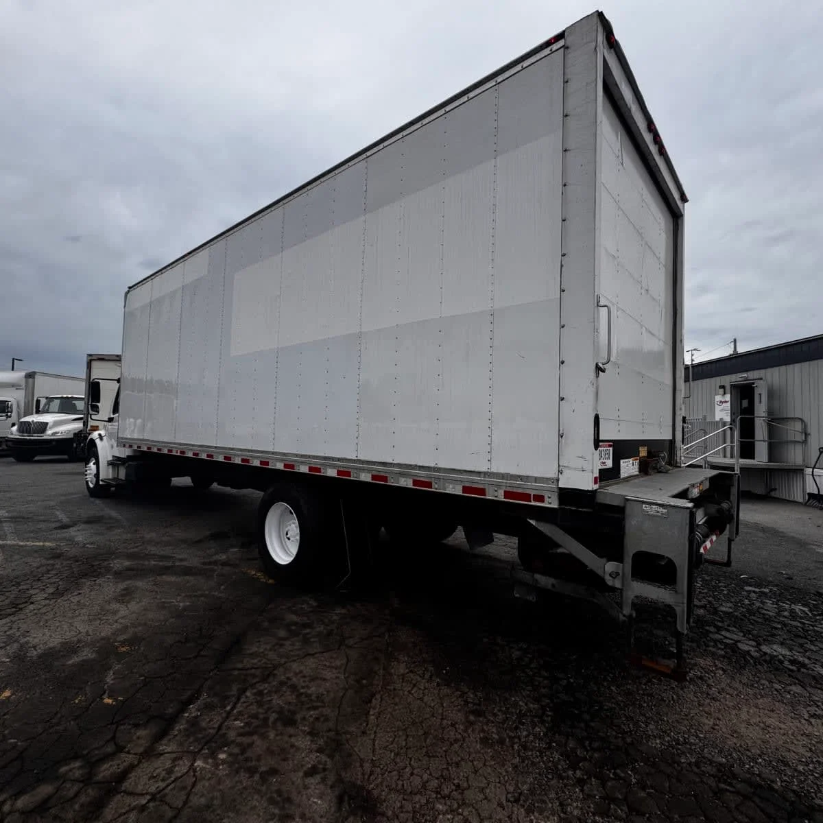 2018 Freightliner M2 106 - image 6