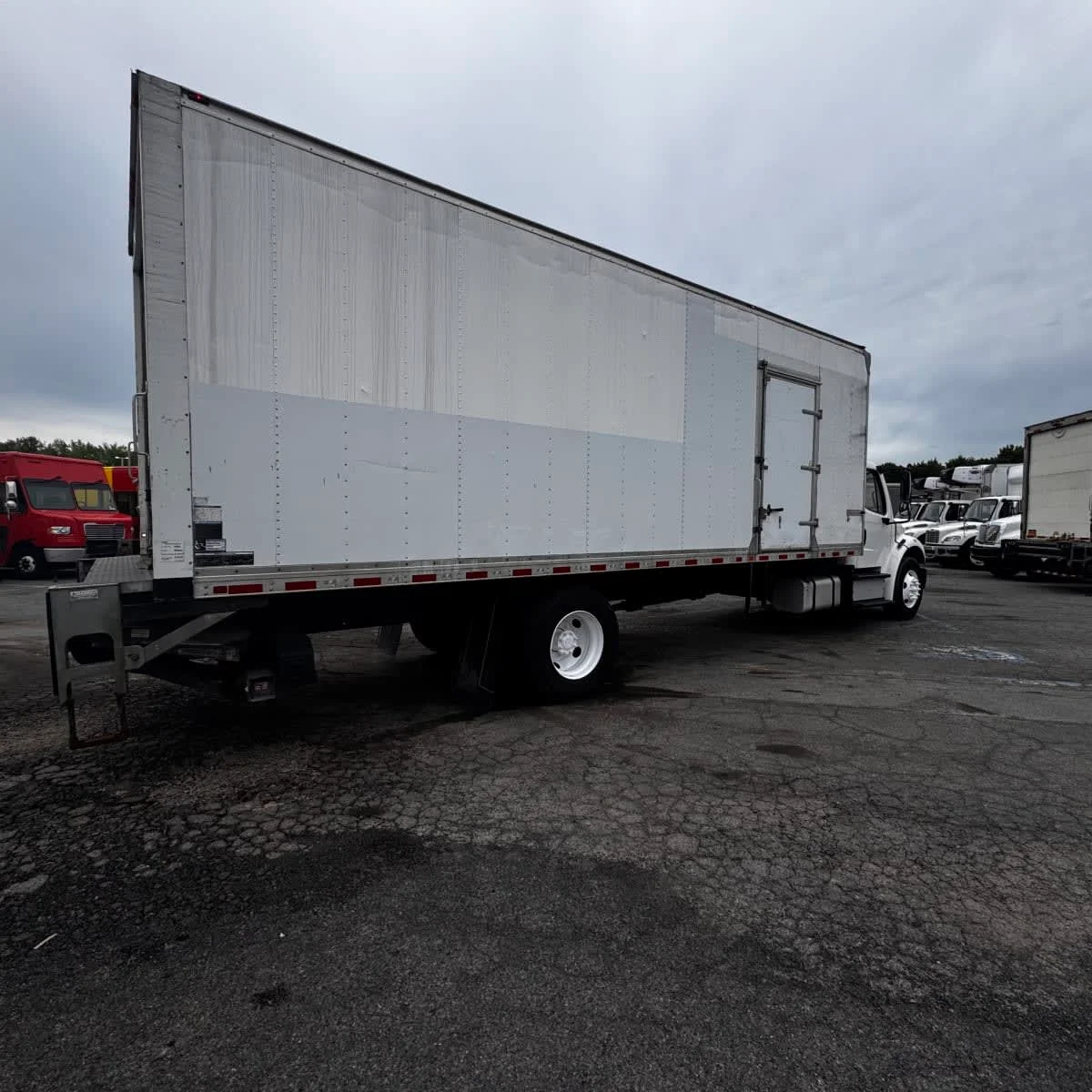 2018 Freightliner M2 106 - image 4