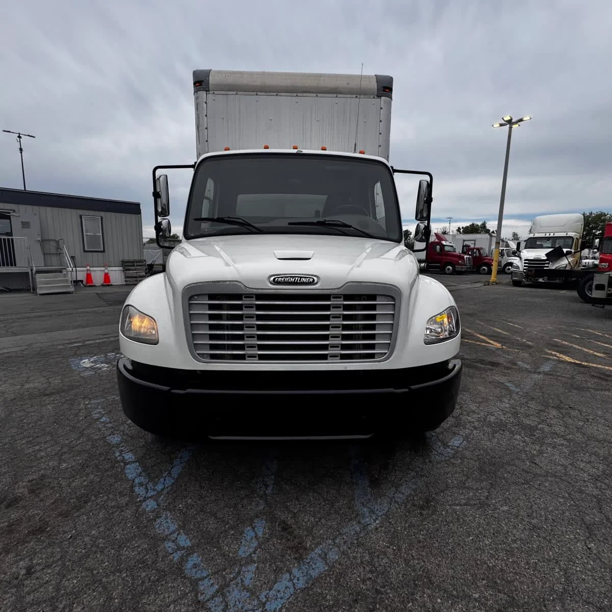 2018 Freightliner M2 106 - image 2
