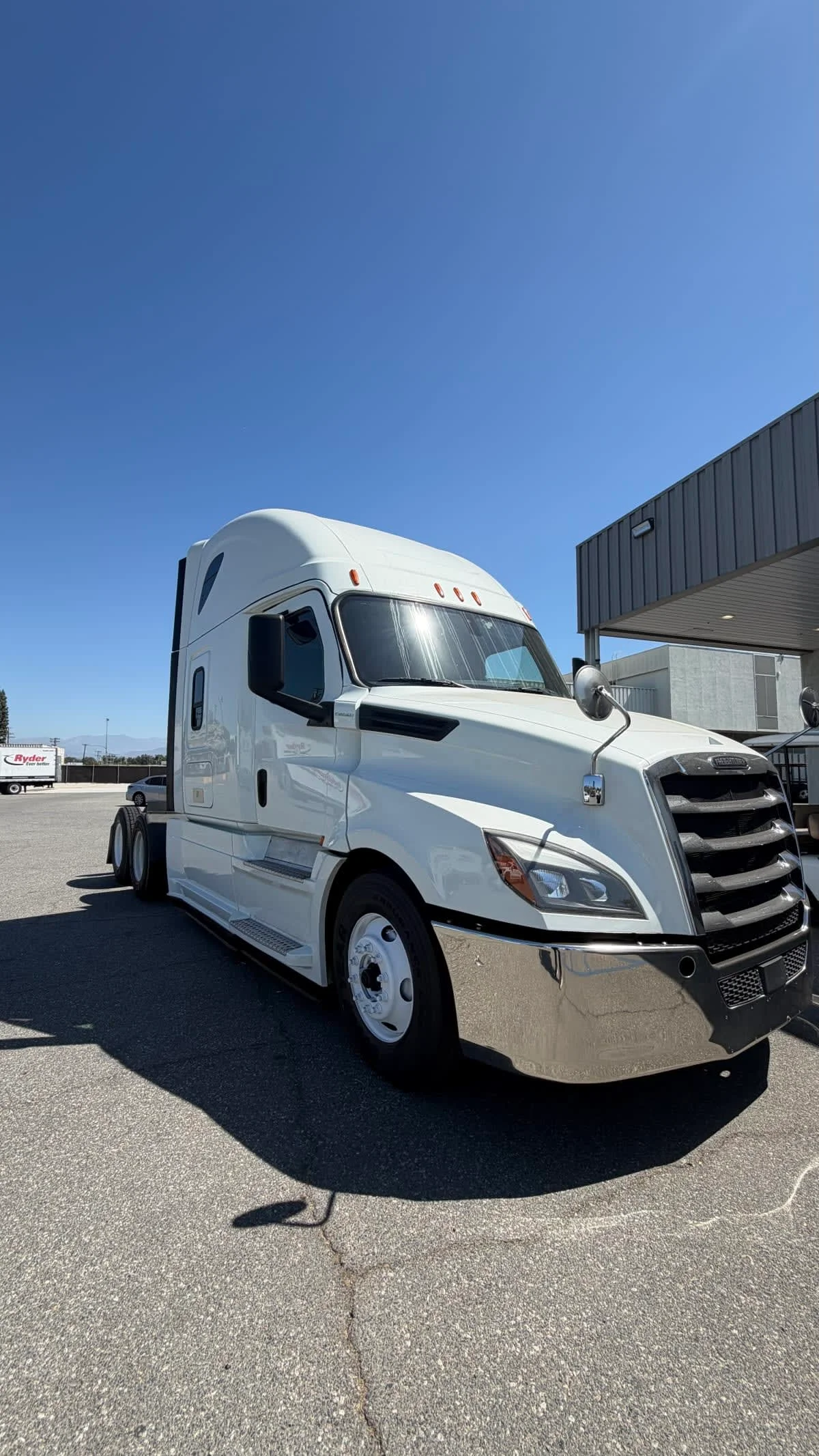 2020 Freightliner Cascadia in Pomona, CA — photo 3