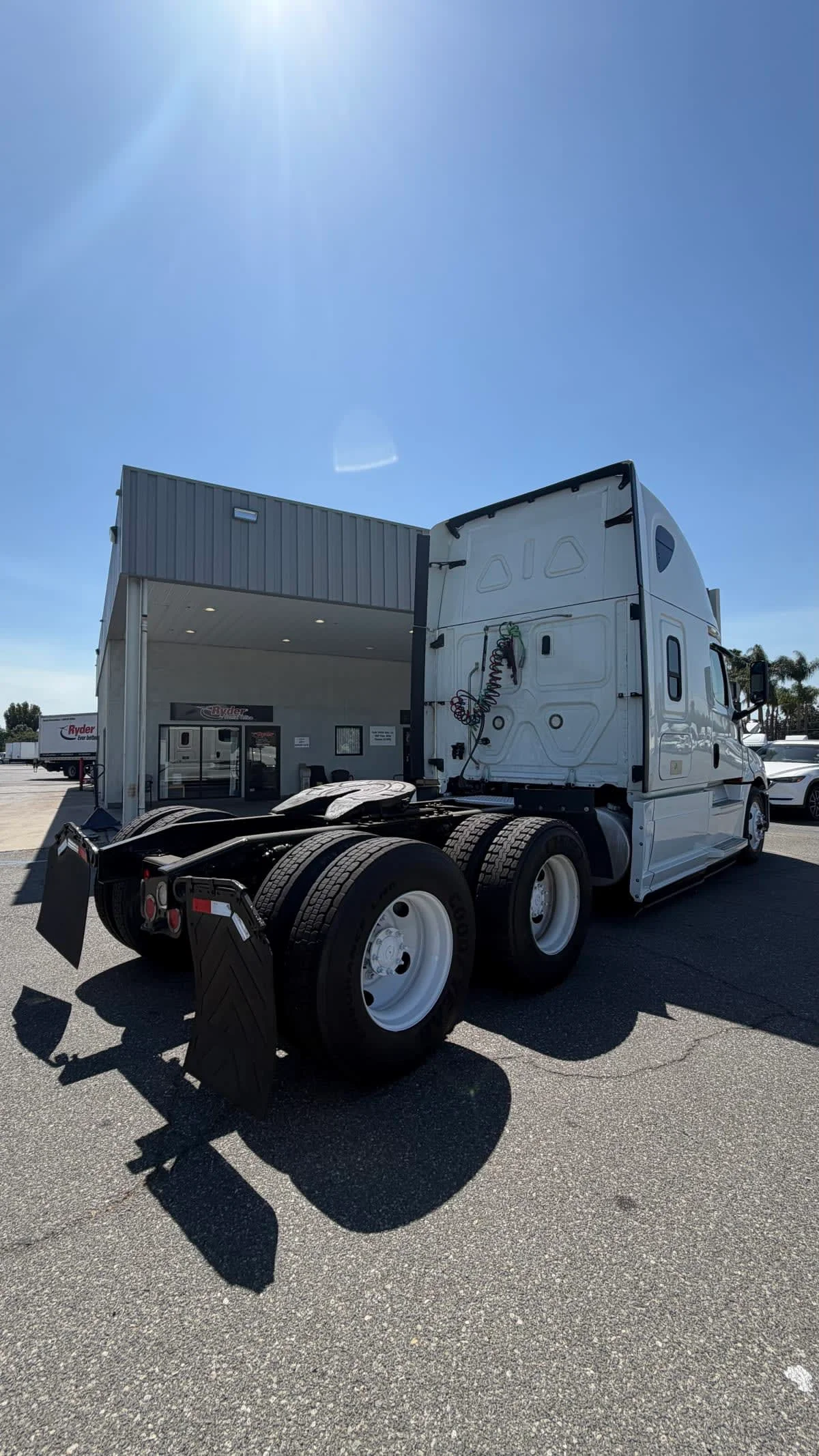 2020 Freightliner Cascadia in Pomona, CA — photo 4