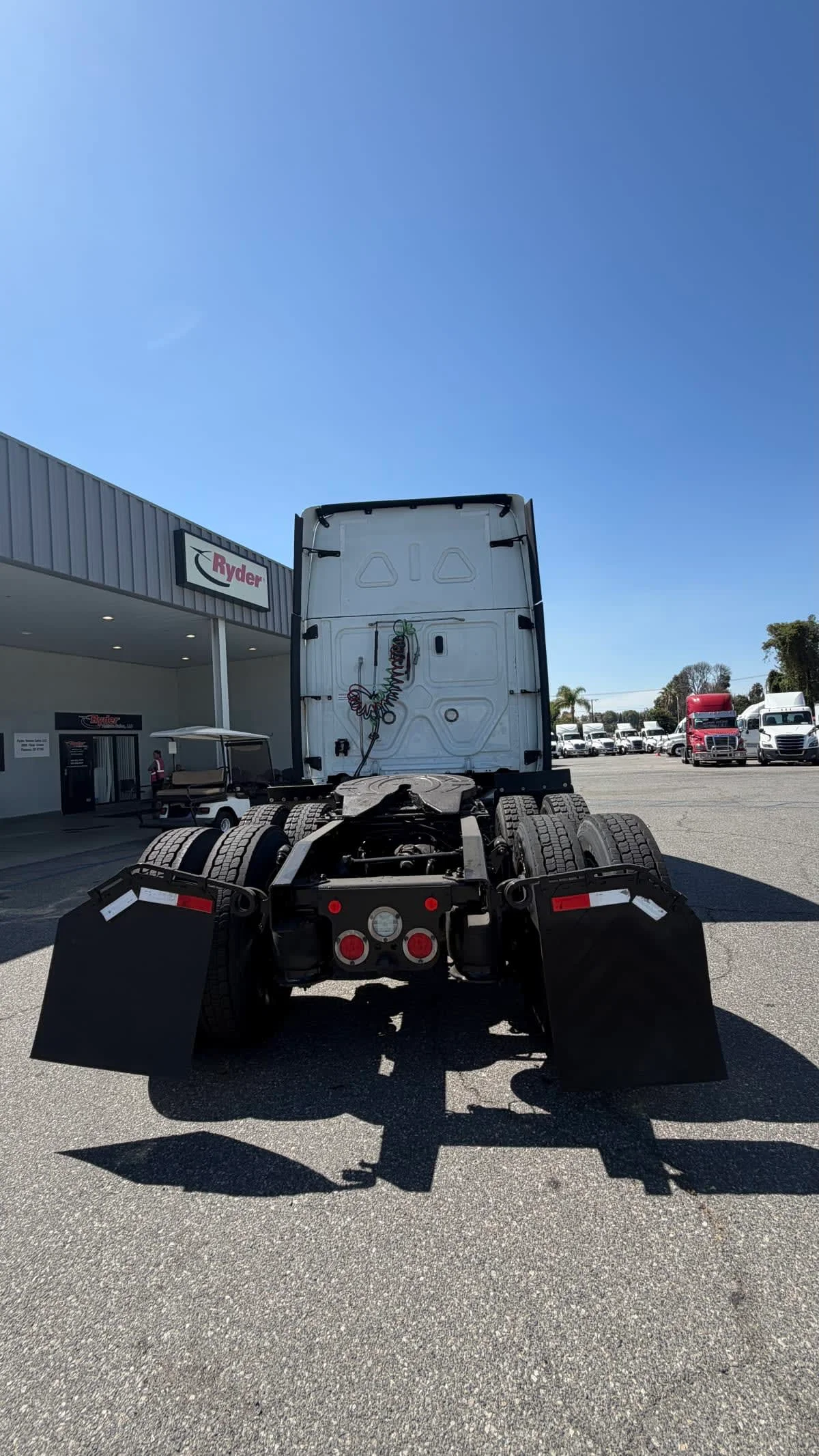 2020 Freightliner Cascadia in Pomona, CA — photo 5