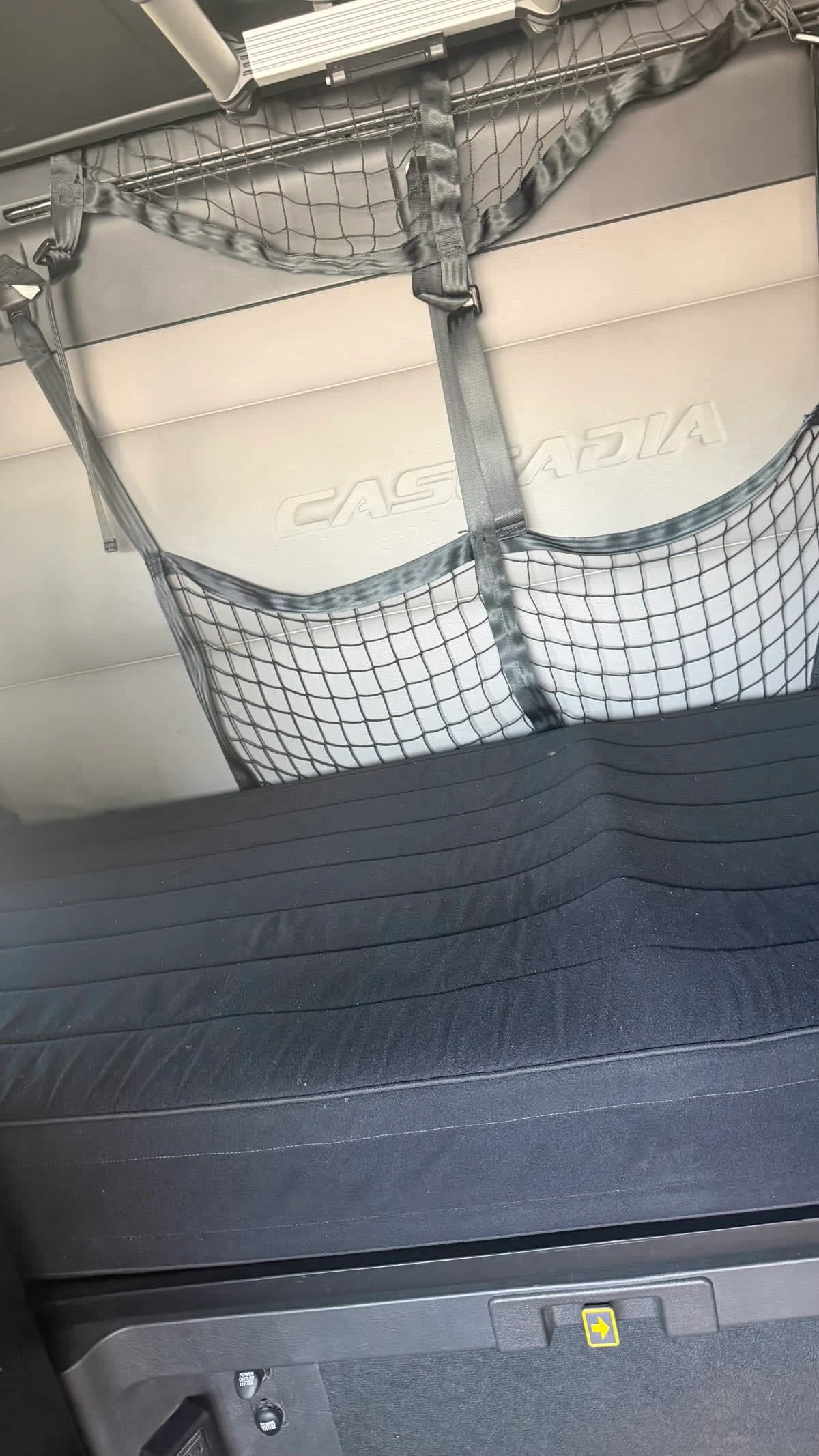 2020 Freightliner Cascadia in Pomona, CA — photo 8
