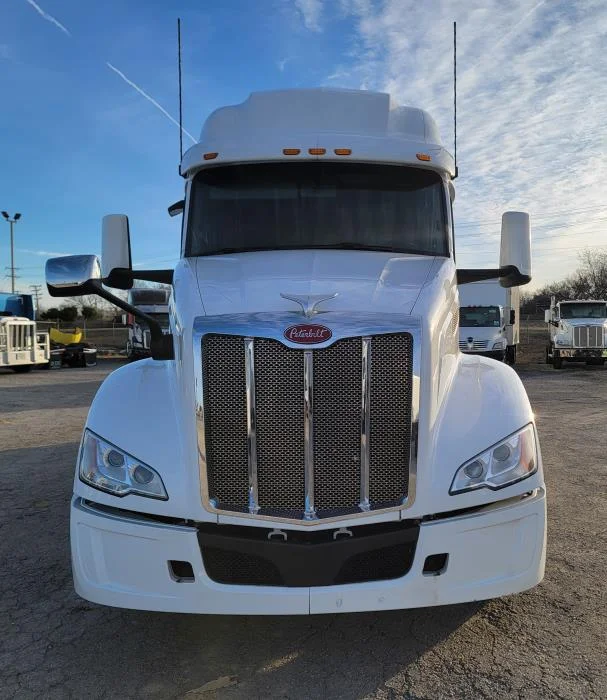 2022 Peterbilt 579 - image 11