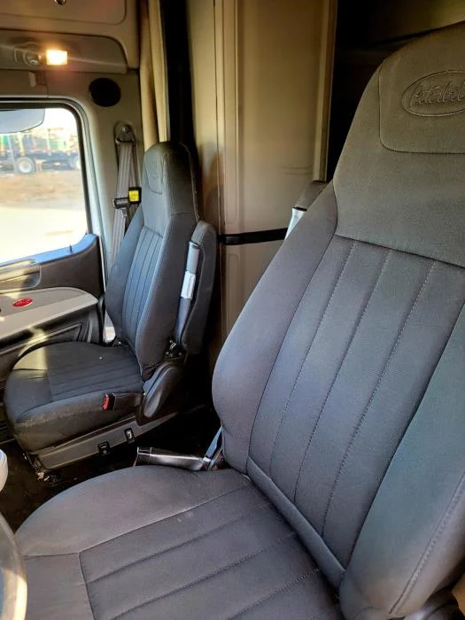 2022 Peterbilt 579 - image 21