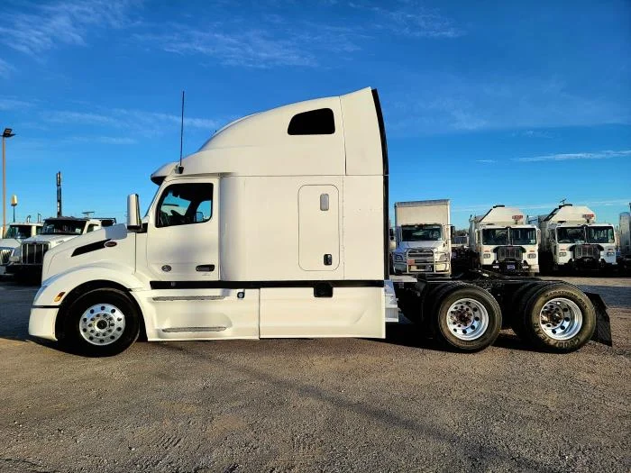 2022 Peterbilt 579 - image 10