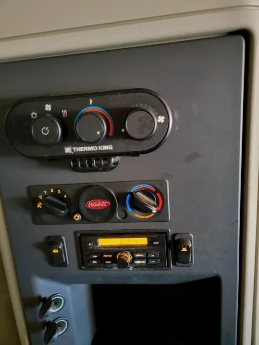 2022 Peterbilt 579 - image 26