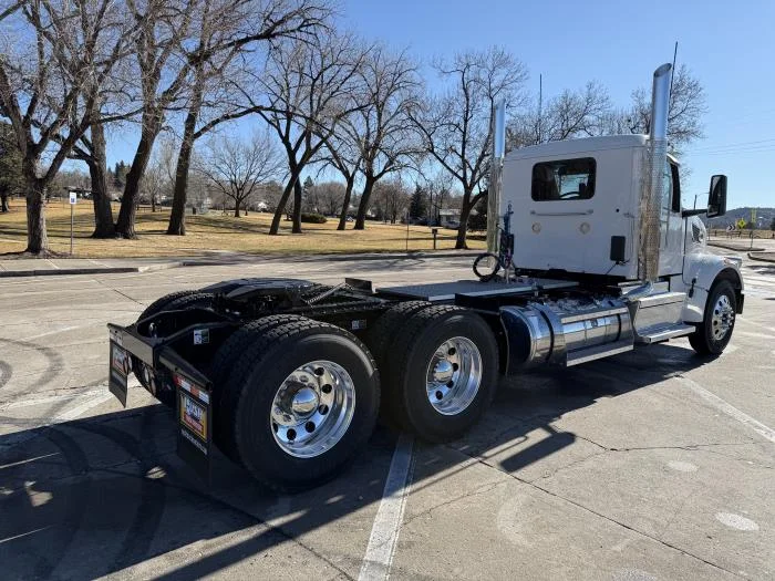 2027 Peterbilt 567 - image 7