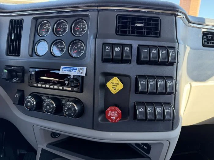 2027 Peterbilt 567 - image 10