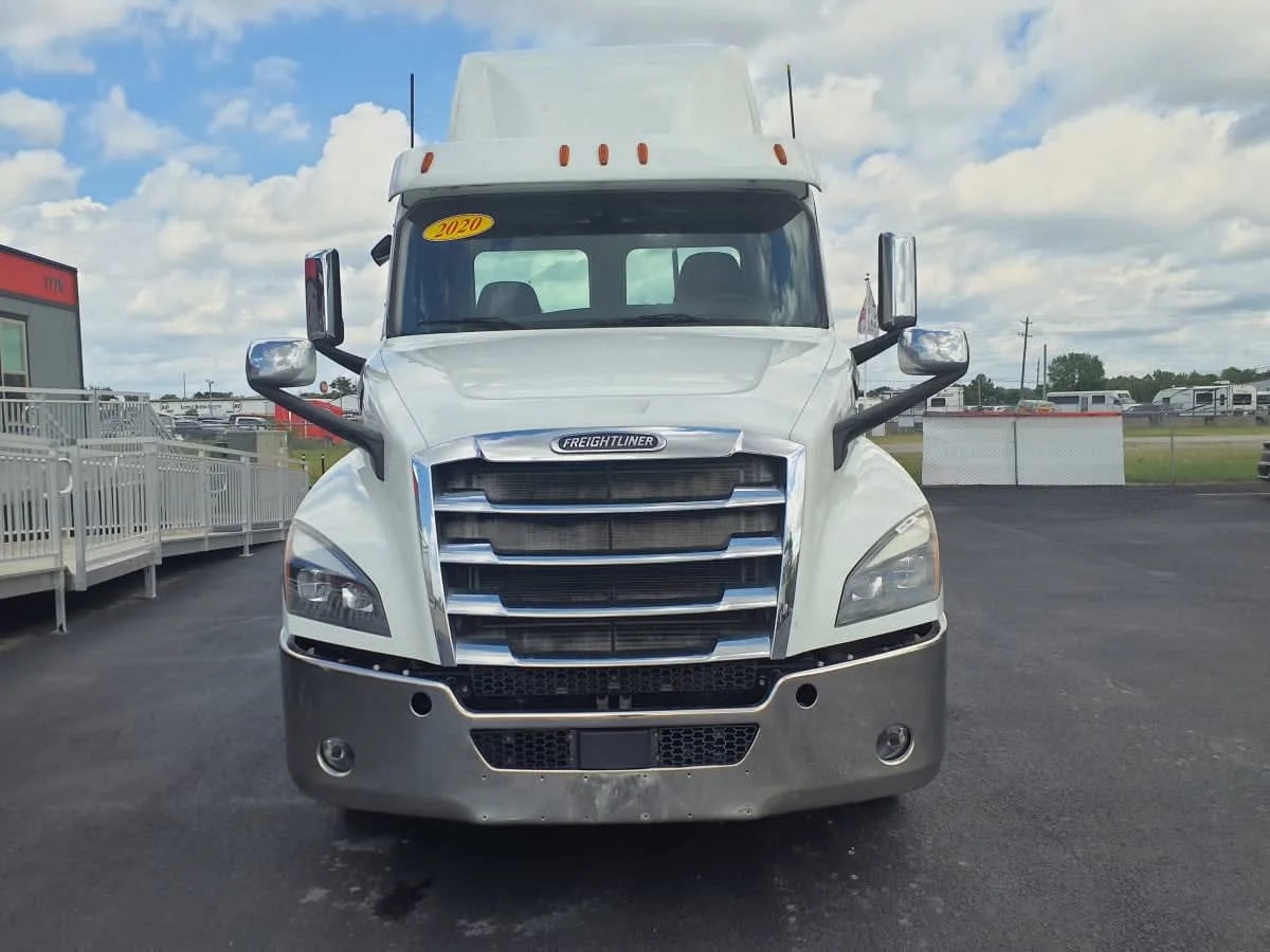 2020 Freightliner Cascadia in Clarksville, IN — photo 2