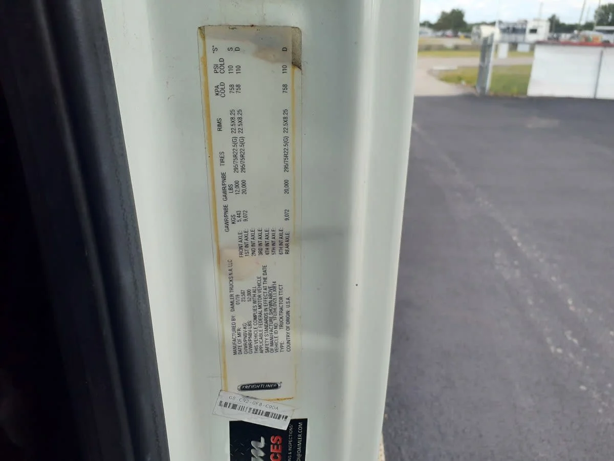 2020 Freightliner Cascadia in Clarksville, IN — photo 10