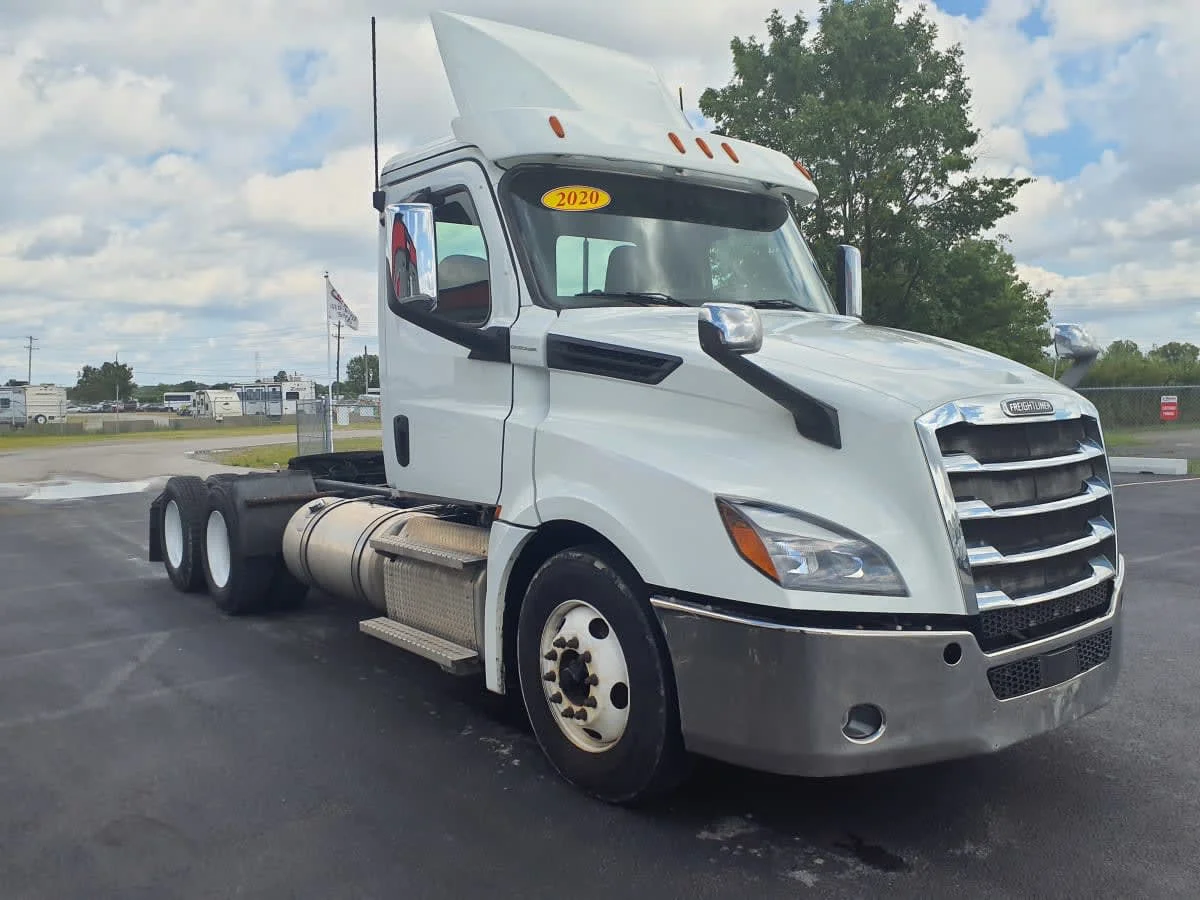 2020 Freightliner Cascadia in Clarksville, IN — photo 3