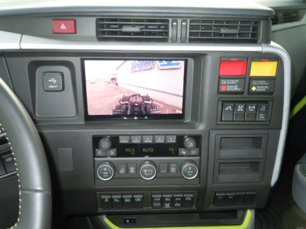 2025 Volvo VNL 300 in Gary, IN — photo 7