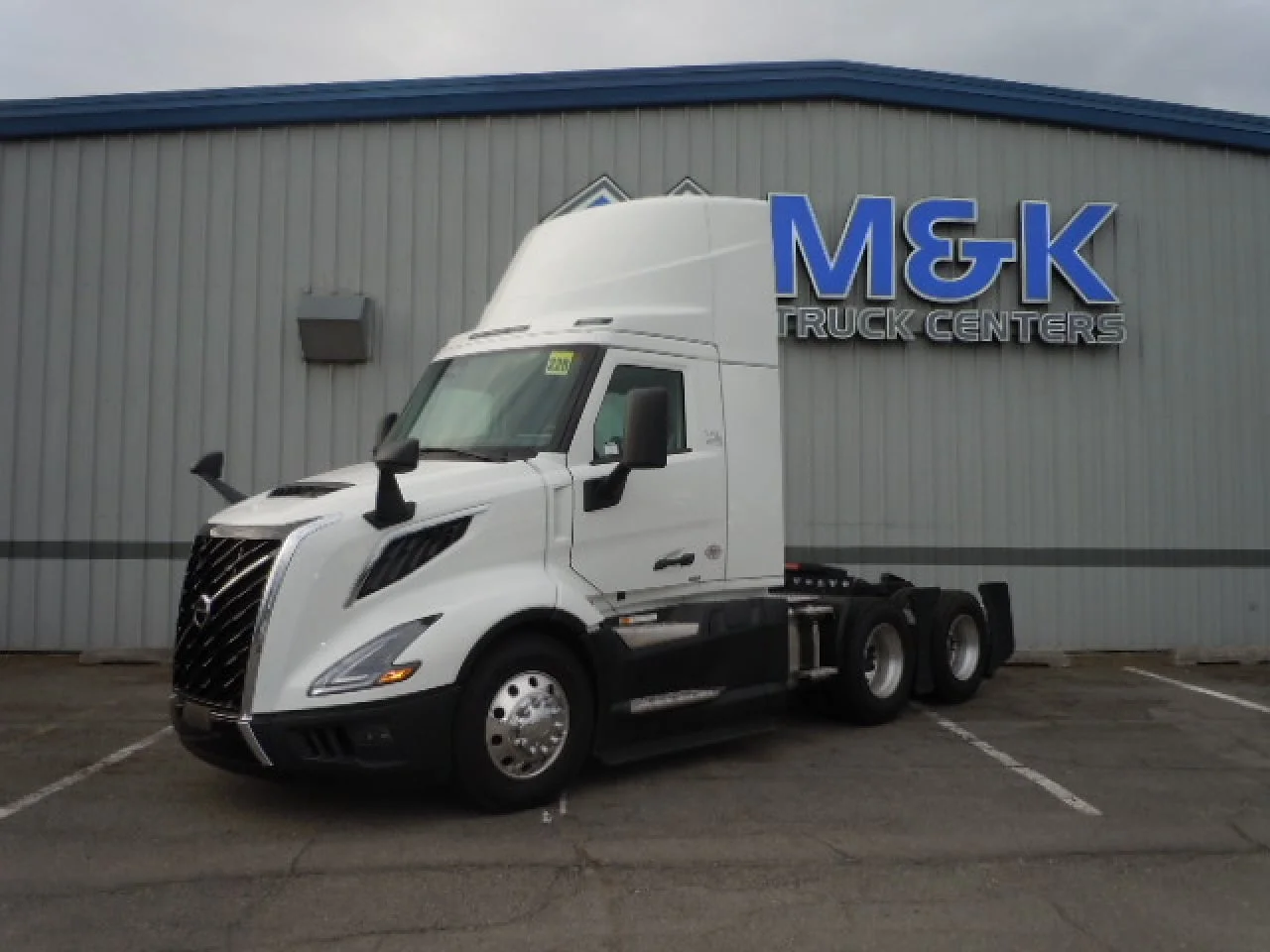 2025 Volvo VNL 300 in Gary, IN