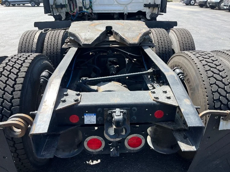 2023 Freightliner Cascadia - image 6