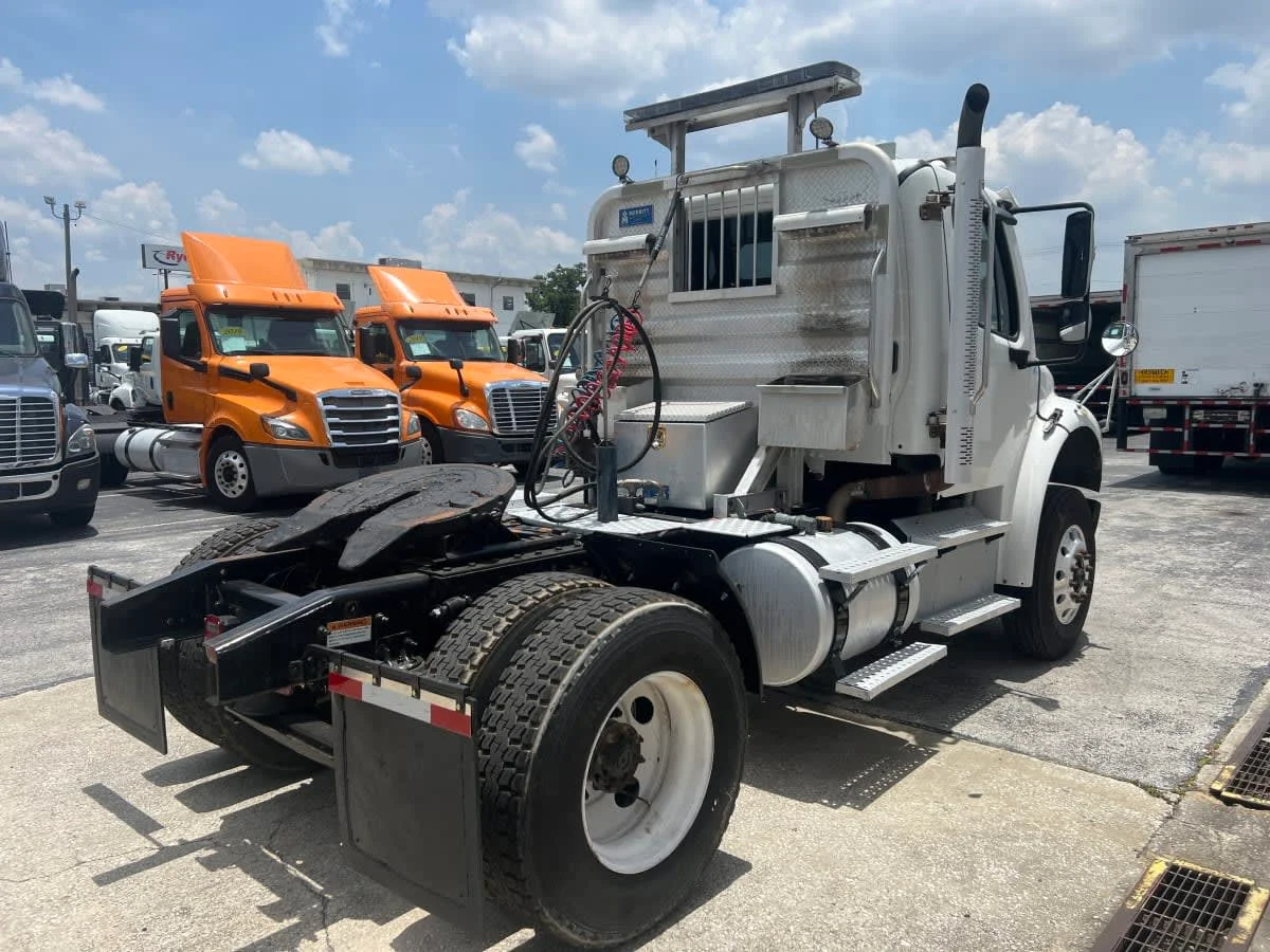 2018 Freightliner M2 106 - image 4