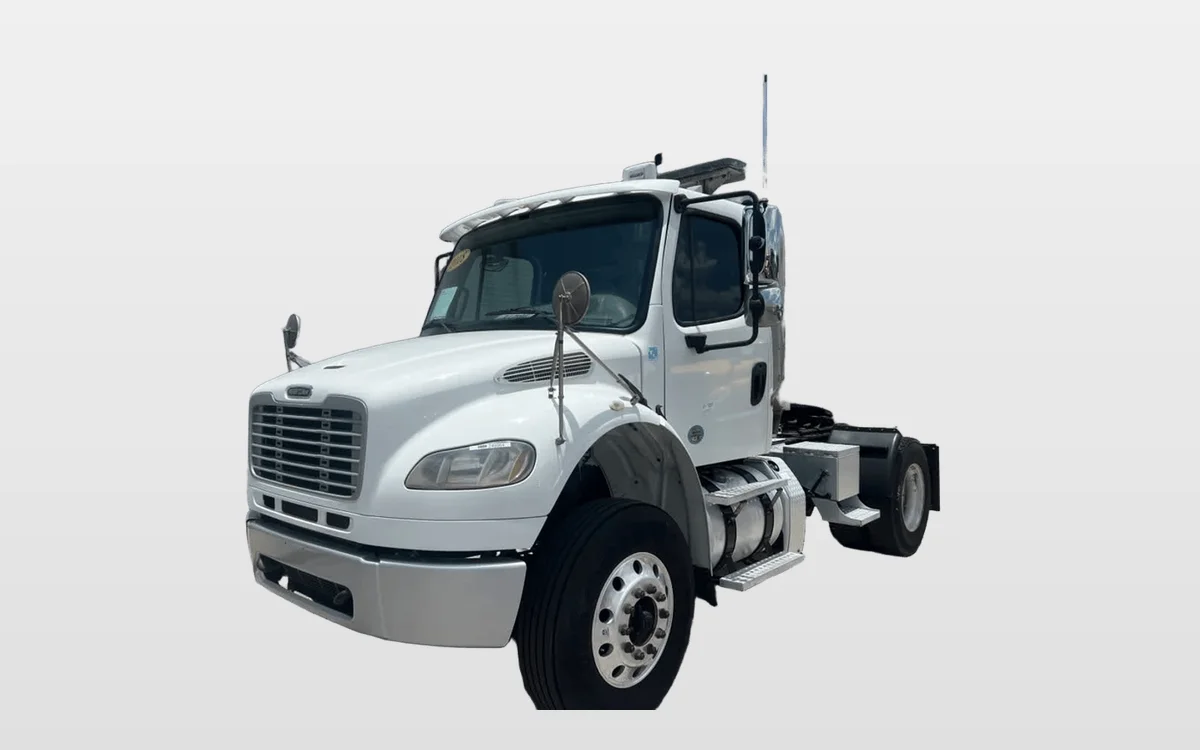 2018 Freightliner M2 106 - image 1