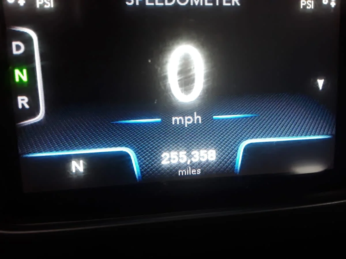 2019 International LT - image 12