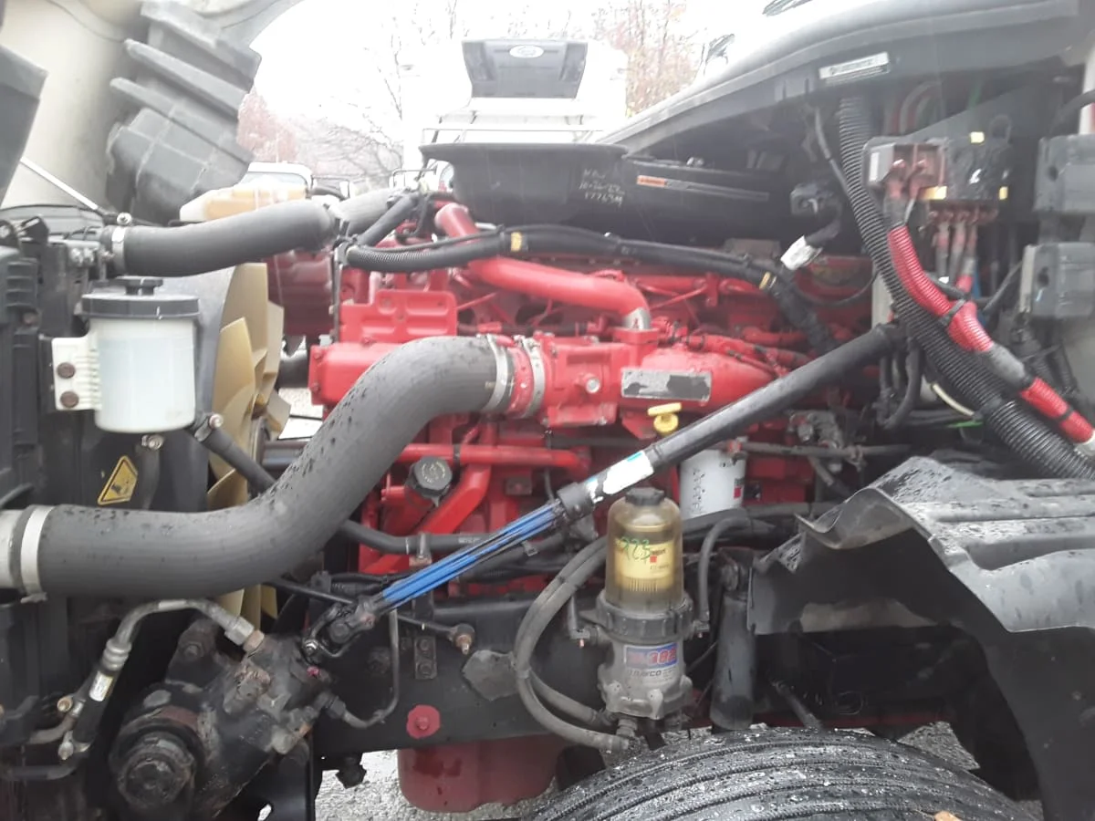 2019 International LT - image 8