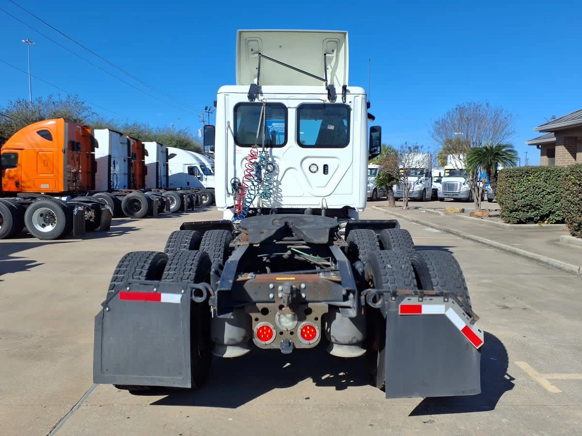 2020 Freightliner Cascadia in Houston, TX — photo 5