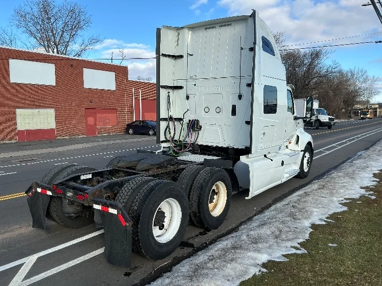 2020 International LT - image 7