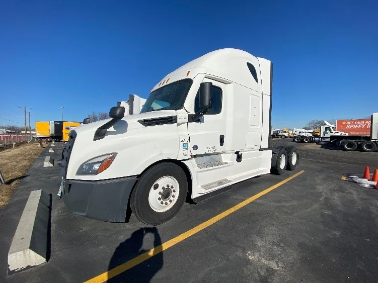 2022 Freightliner Cascadia - image 3