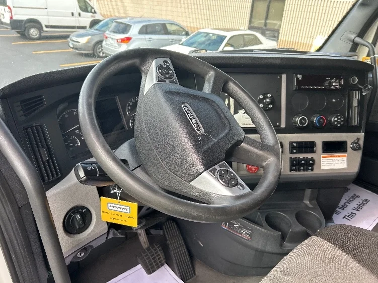 2022 Freightliner Cascadia - image 10