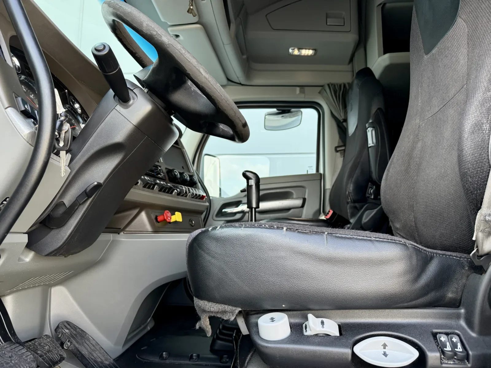 2018 Kenworth T880 - image 14