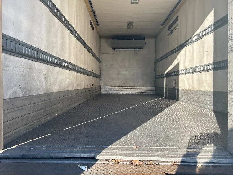 2006 Freightliner M2 106 - image 10