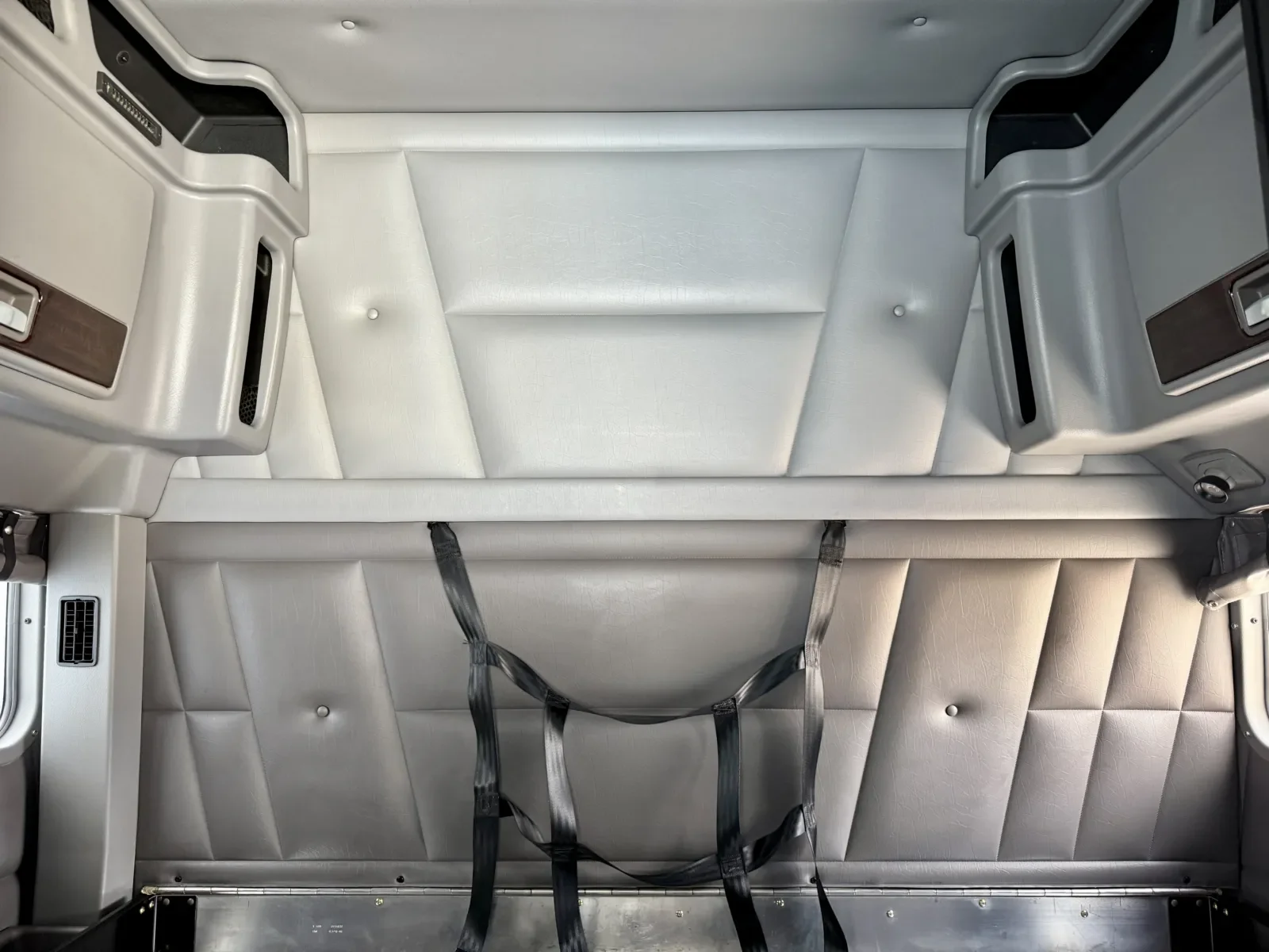 2019 Peterbilt 389 - image 23