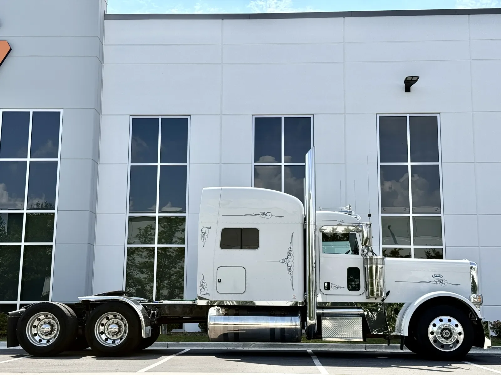2019 Peterbilt 389 in New Lenox, IL — photo 3