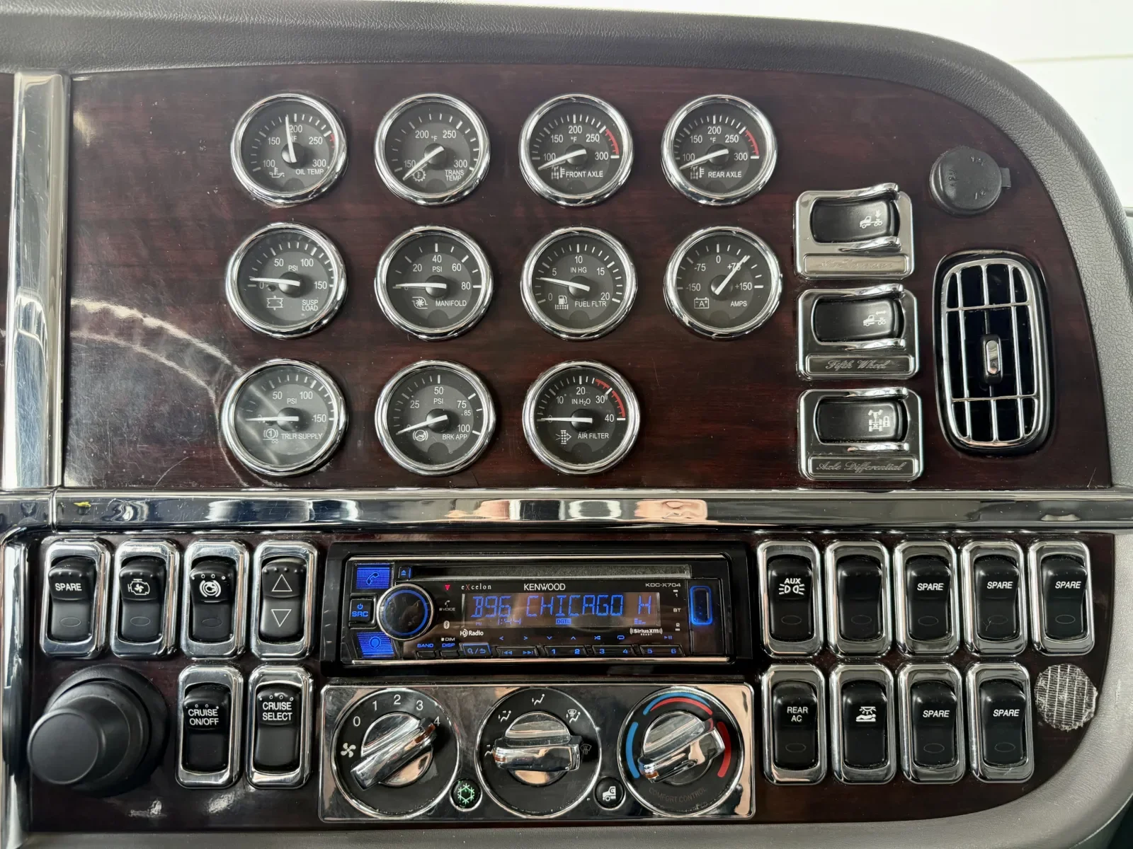 2019 Peterbilt 389 in New Lenox, IL — photo 18