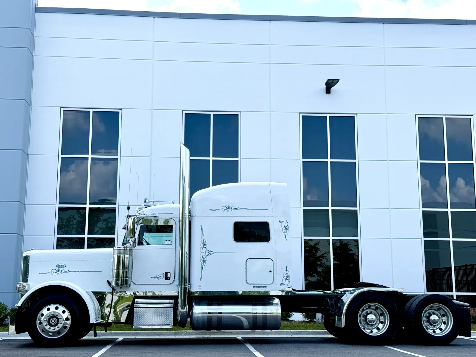 2019 Peterbilt 389 in New Lenox, IL — photo 4