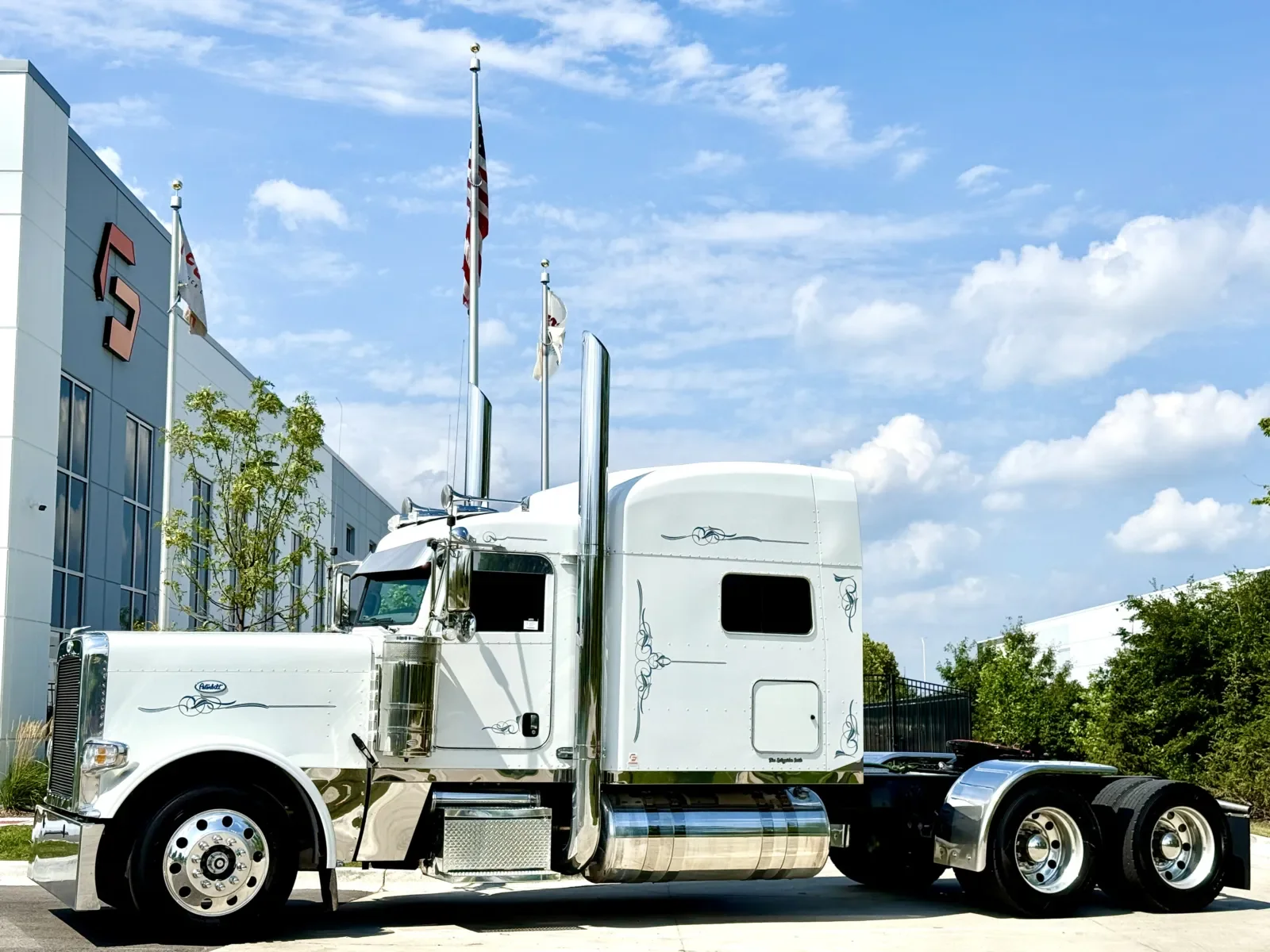 2019 Peterbilt 389 in New Lenox, IL