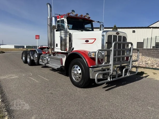 2023 Peterbilt 389 - image 3