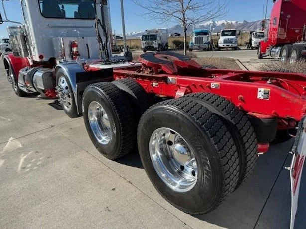 2023 Peterbilt 389 - image 10