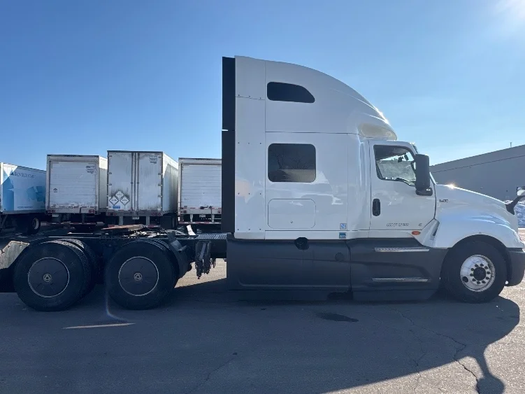 2023 International LT - image 8