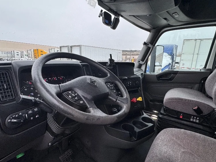 2023 International LT - image 10