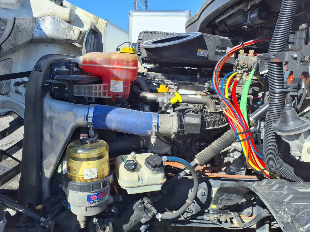 2019 Freightliner Cascadia - image 8