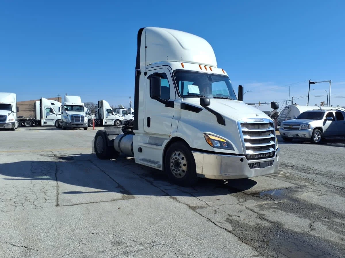 2019 Freightliner Cascadia in Fort Worth, TX — photo 3