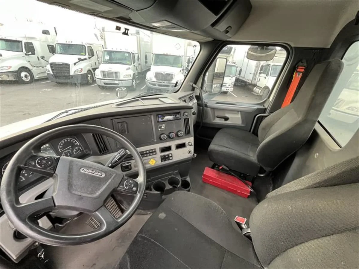 2019 Freightliner Cascadia in Beltsville, MD — photo 7
