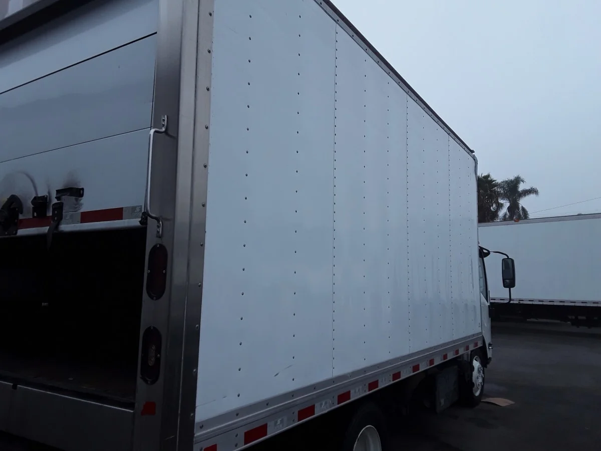 2018 Isuzu NQR - image 4