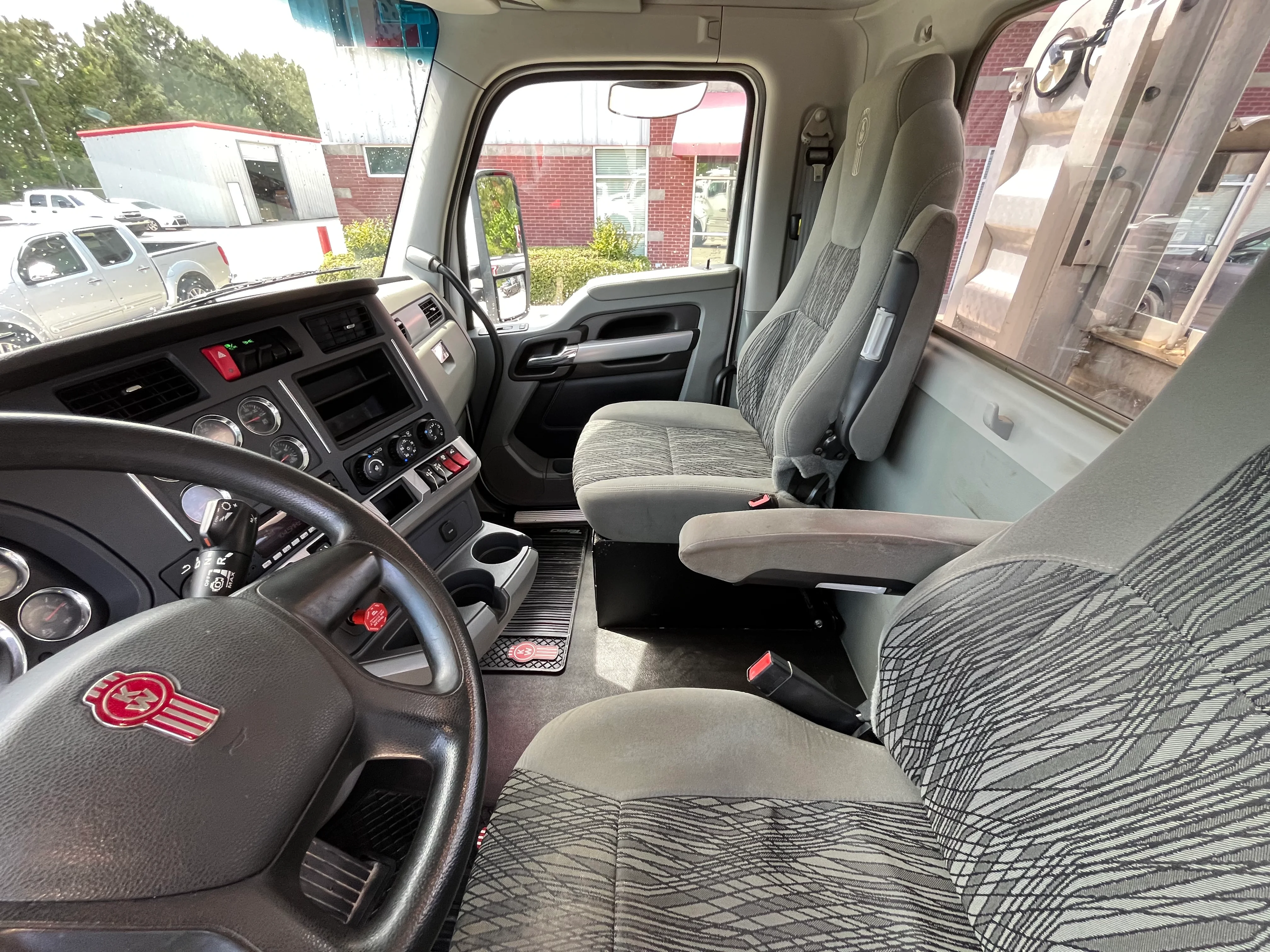 2021 Kenworth T880 - image 11