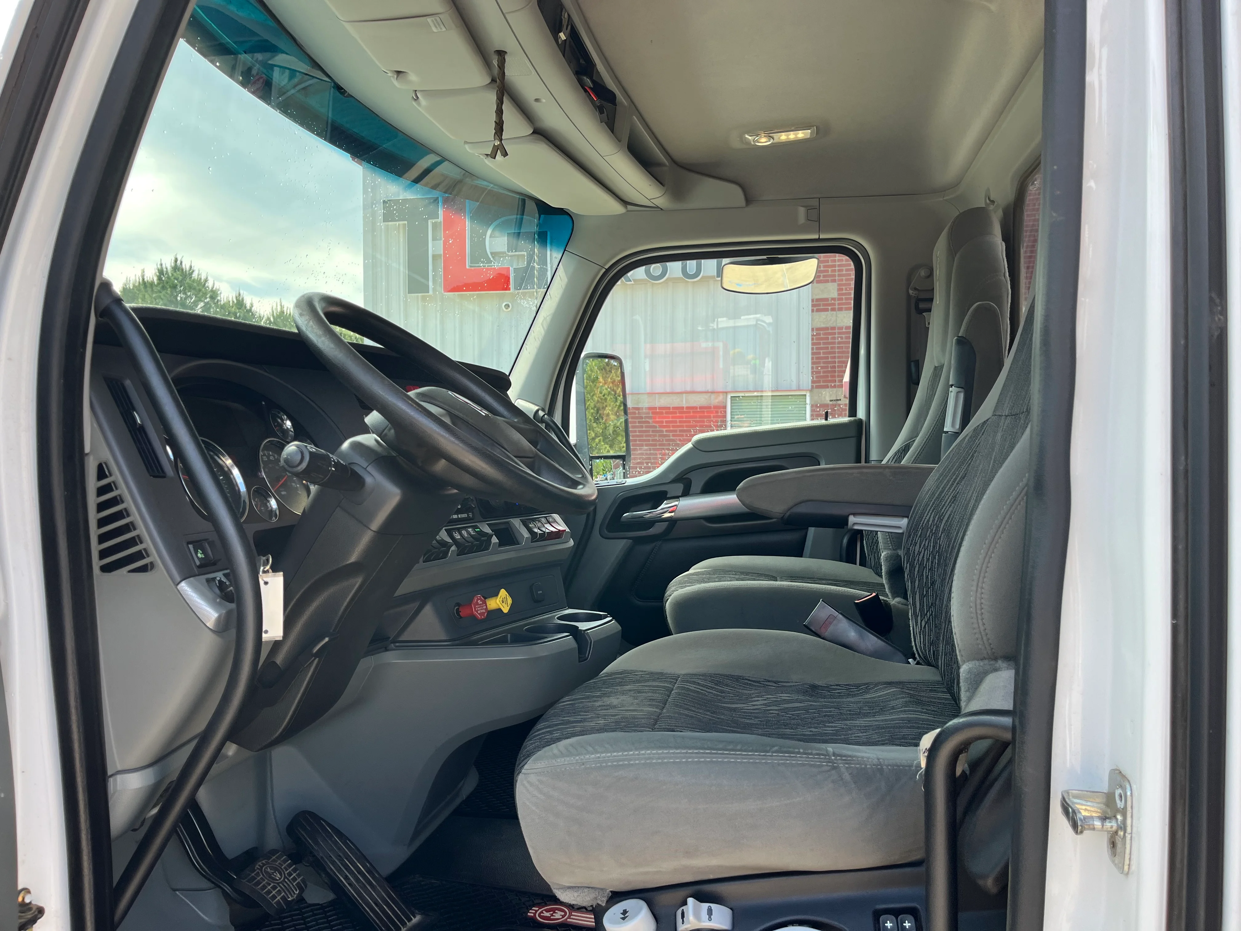 2021 Kenworth T880 - image 10