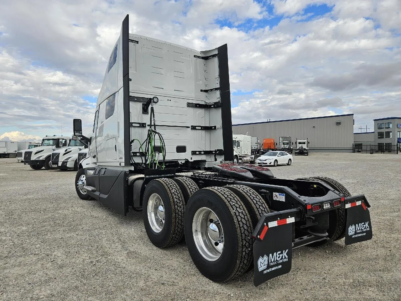 2026 Volvo VNL 860 in Indianapolis, IN — photo 4