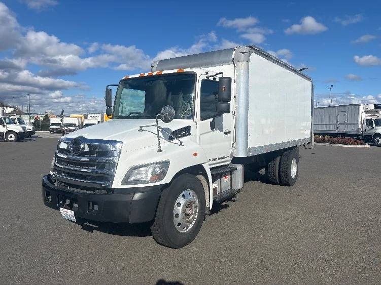 2019 Hino 338 - image 3