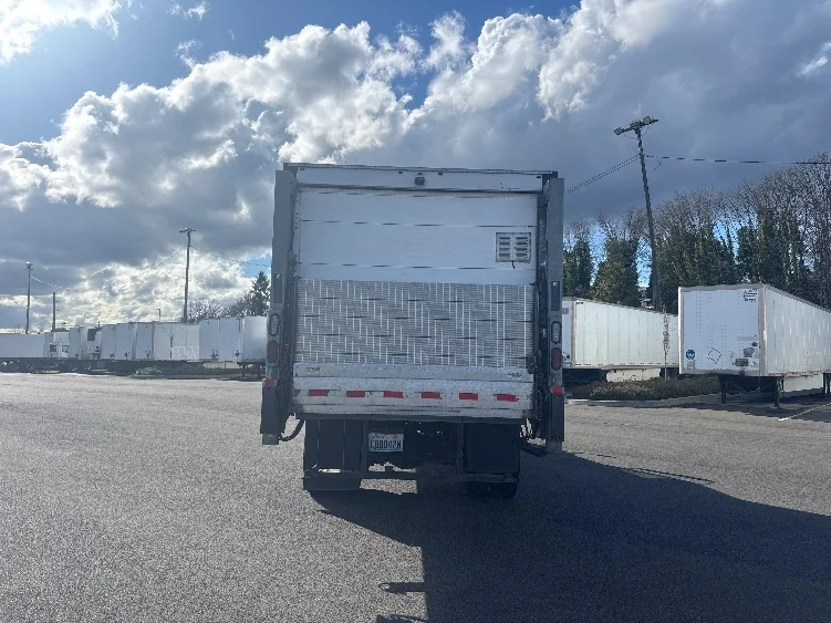 2019 Hino 338 - image 7