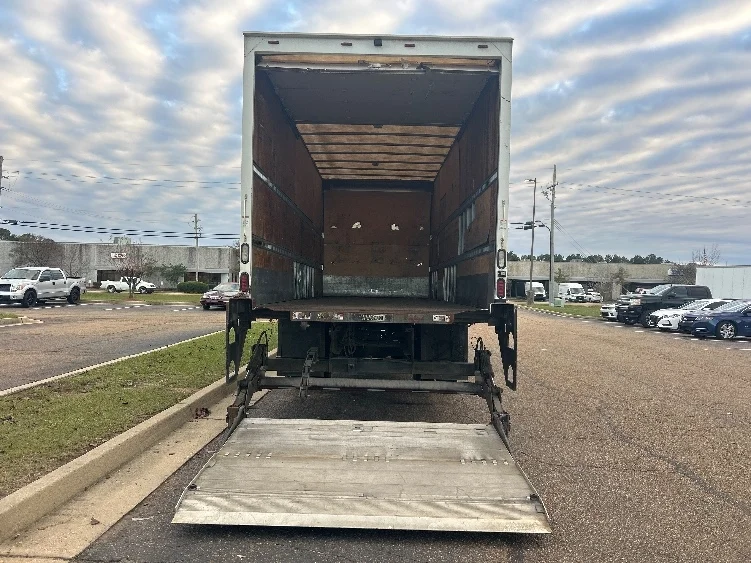 2015 International 4300 - image 9